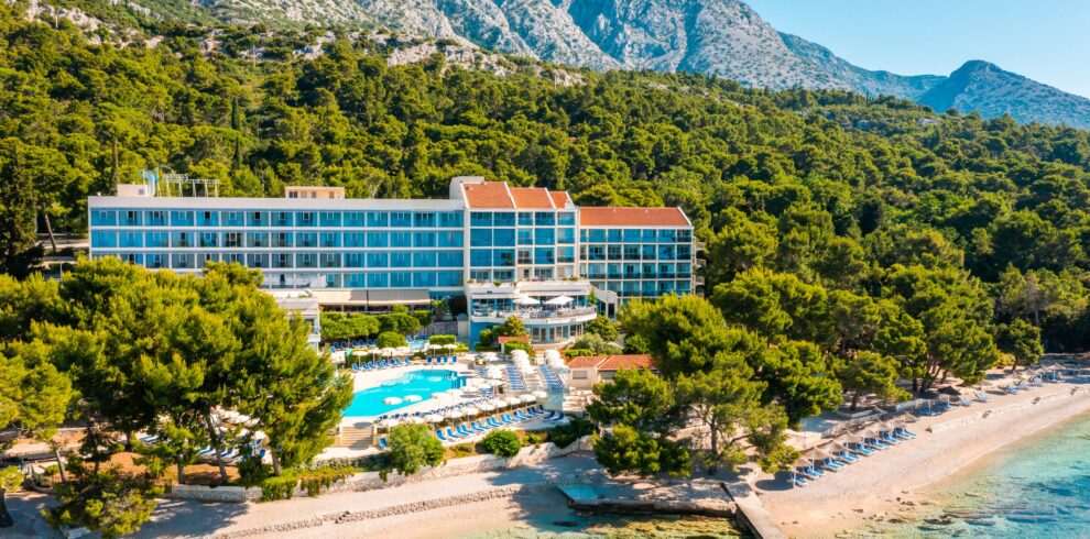 grand-azur-hotel-coastline